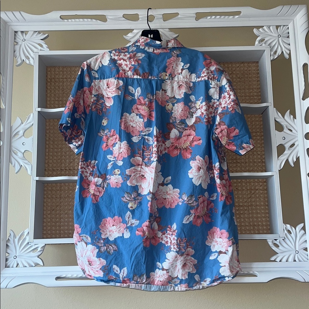 PacSun Blue and Pink Floral Men's Shirt - Picture 4 of 8